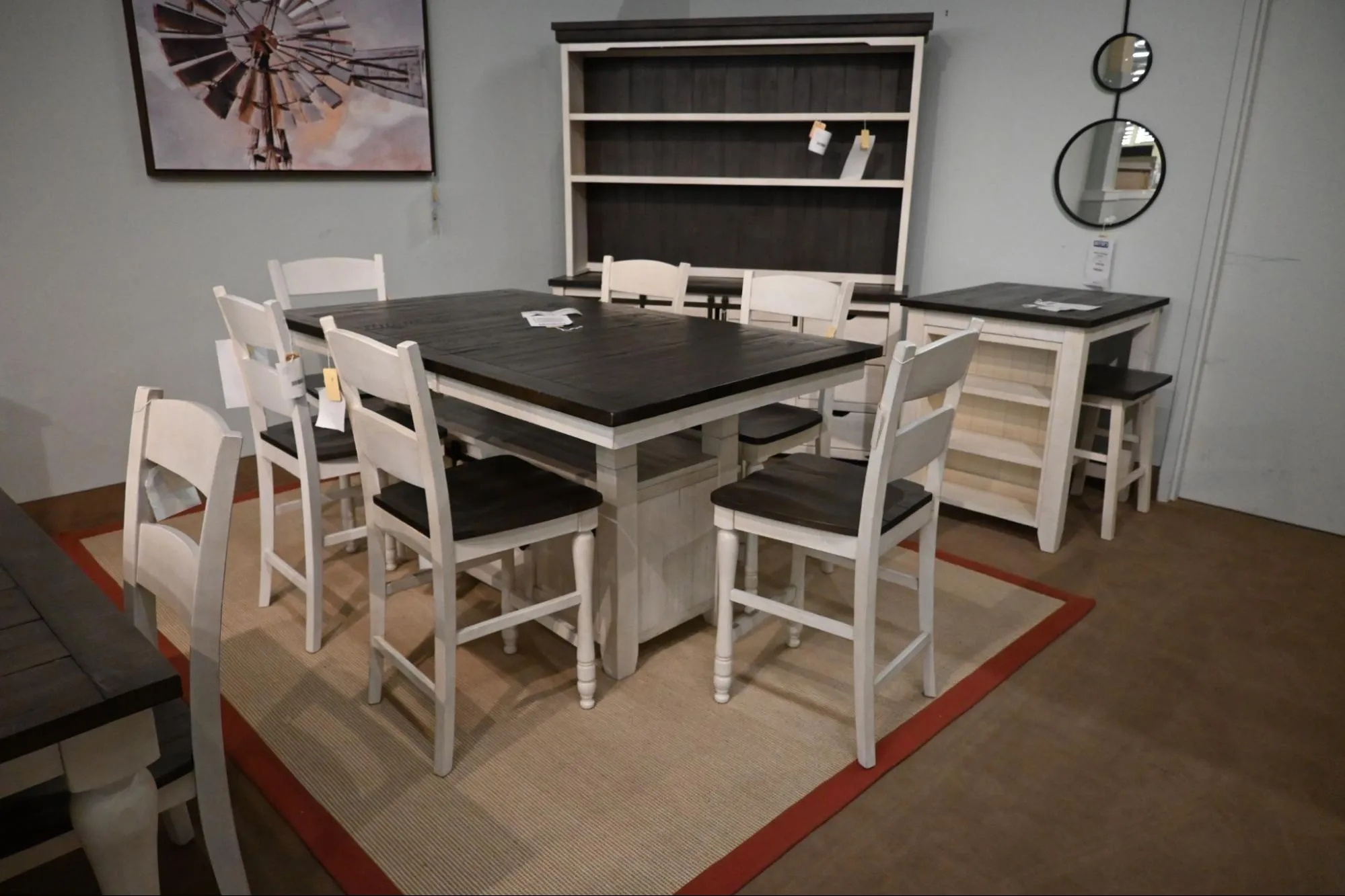 Dining tables and chairs in Pennsylvania